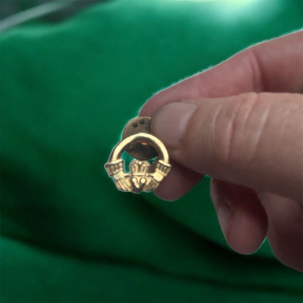 VTG Claddagh Irish Ring Gold Tone Lapel Pin Brooch friendship St Patrick’s day